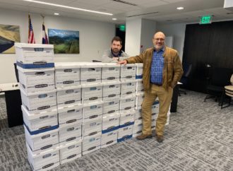 216,000 signatures delivered for tax cut